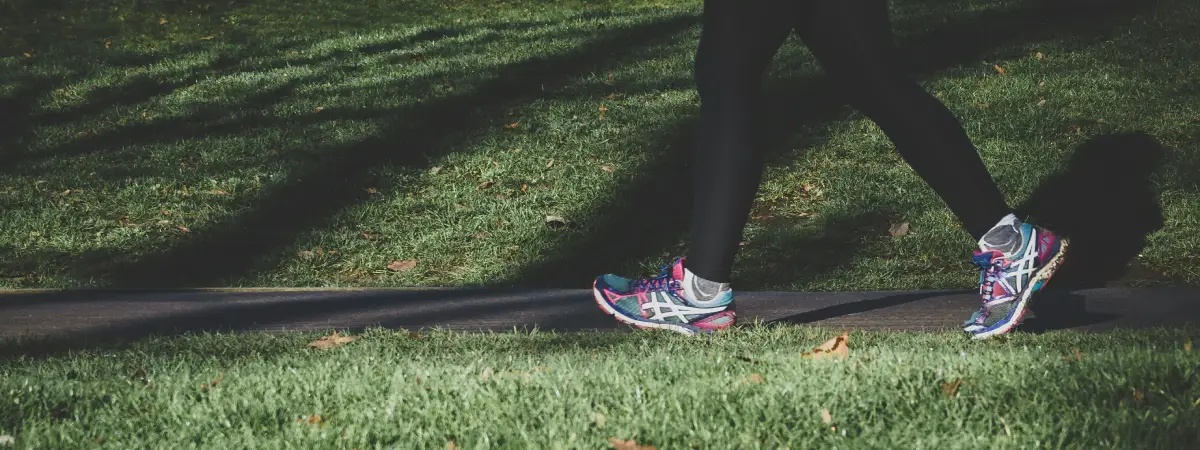 Walking 10,000 Steps a Day: The Easy Way to Lose Weight Naturally